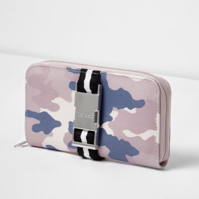 Girls pink camo trifold purse